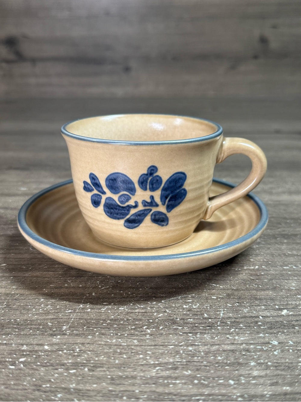 (4) Vintage Pfaltzgraff Folk Art Cup Saucer Set USA Made #001 Tan Blue Stoneware
